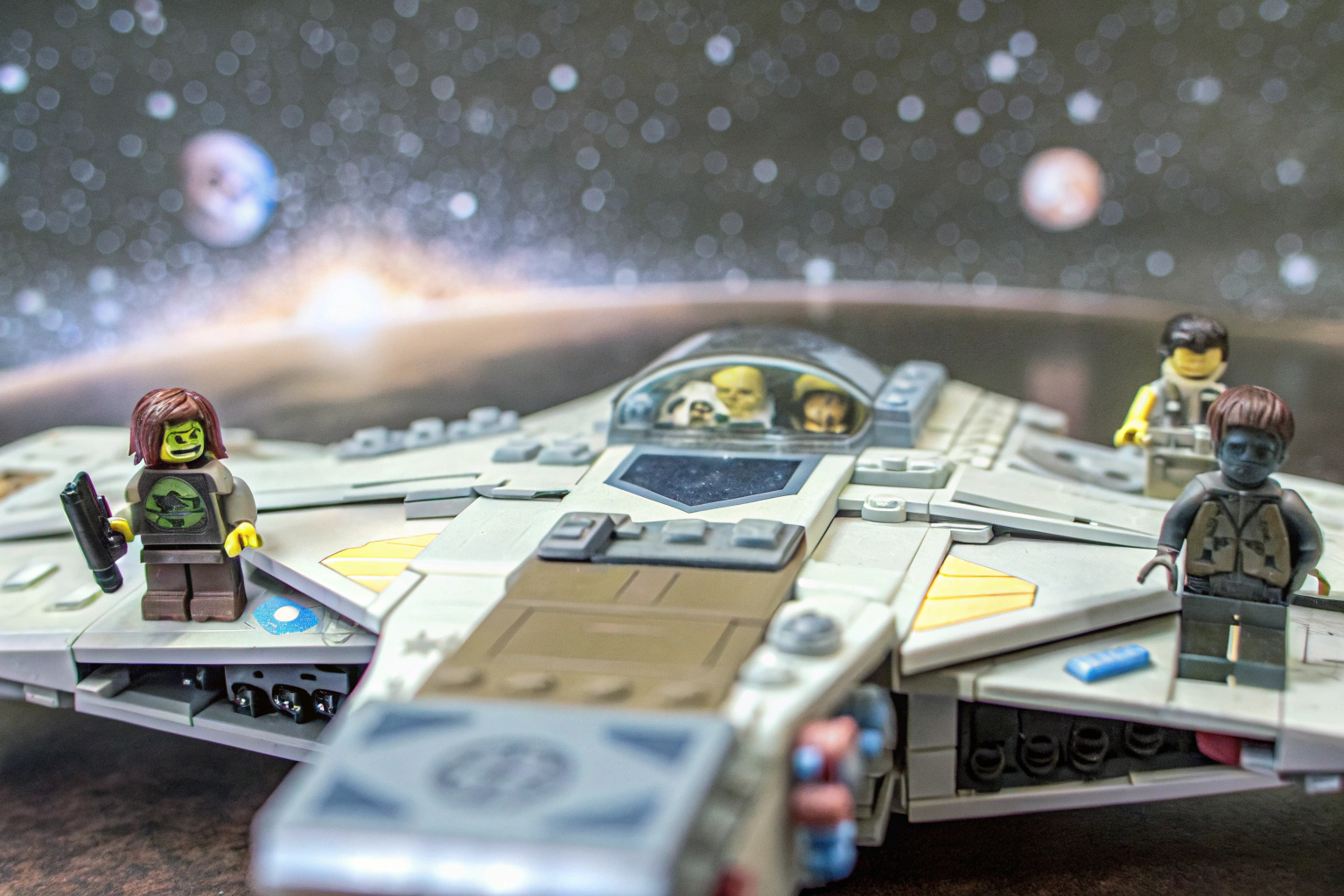 Das LEGO Marvel Guardians of the Galaxy: Die Milano Set mit den Minifiguren. LEGO Guardians of the Galaxy Milano Set