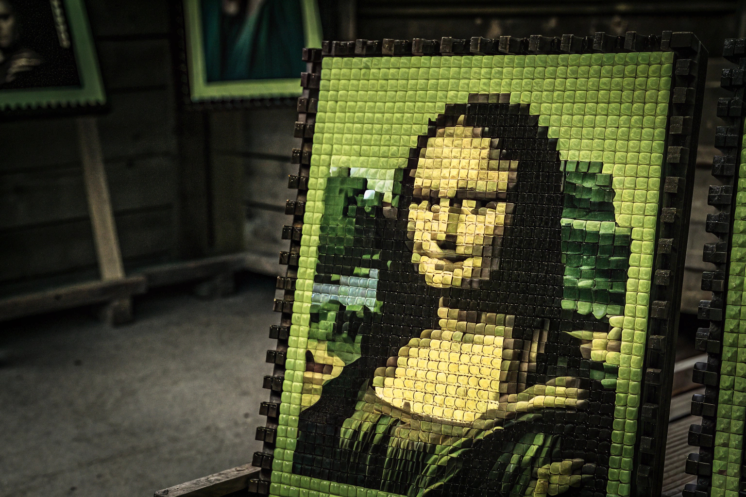 Detailaufnahme eines LEGO Art Sets, das die Mona Lisa darstellt, perfekt für Kunstliebhaber. LEGO Mona Lisa