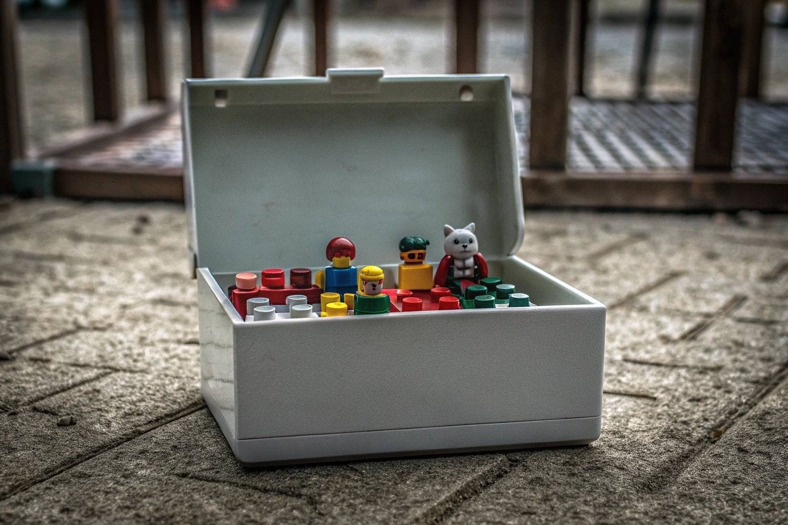 Die LEGO DUPLO Classic Steinebox mit einer Vielzahl an Bausteinen und Figuren. LEGO DUPLO Classic Steinebox