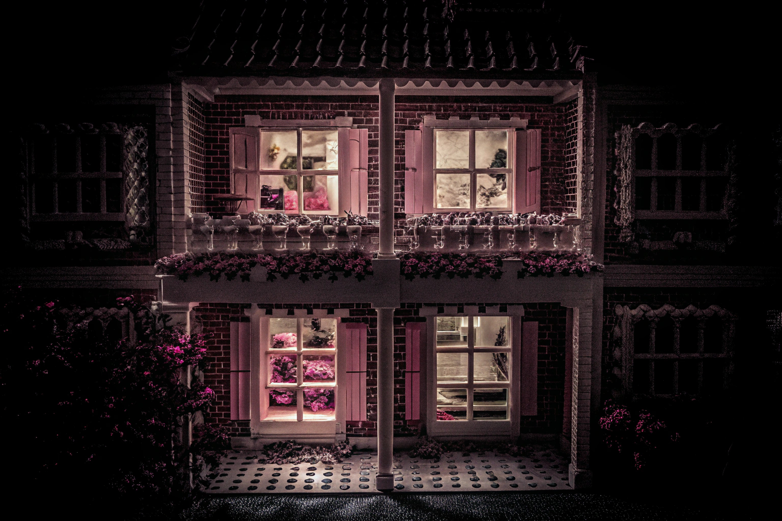 Ein LEGO Friends Haus mit lebendigen Farben und detailliertem Interieur LEGO Friends Familien Haus