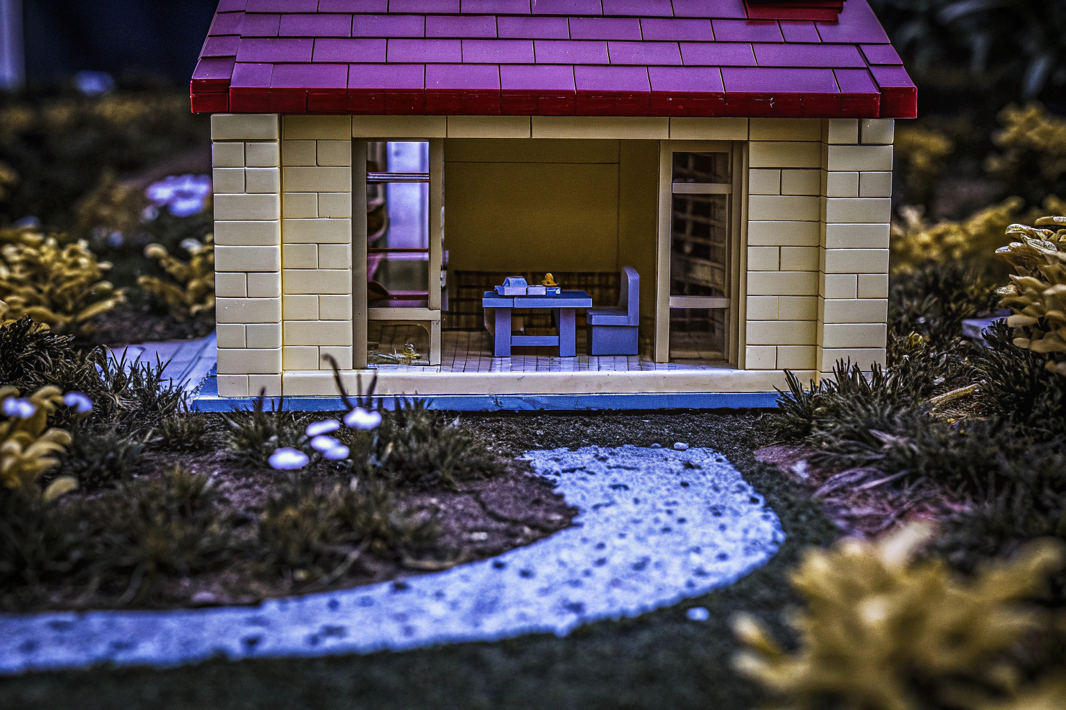 Ein LEGO Haus mit liebevoller Einrichtung und Garten LEGO Gemütliches Haus