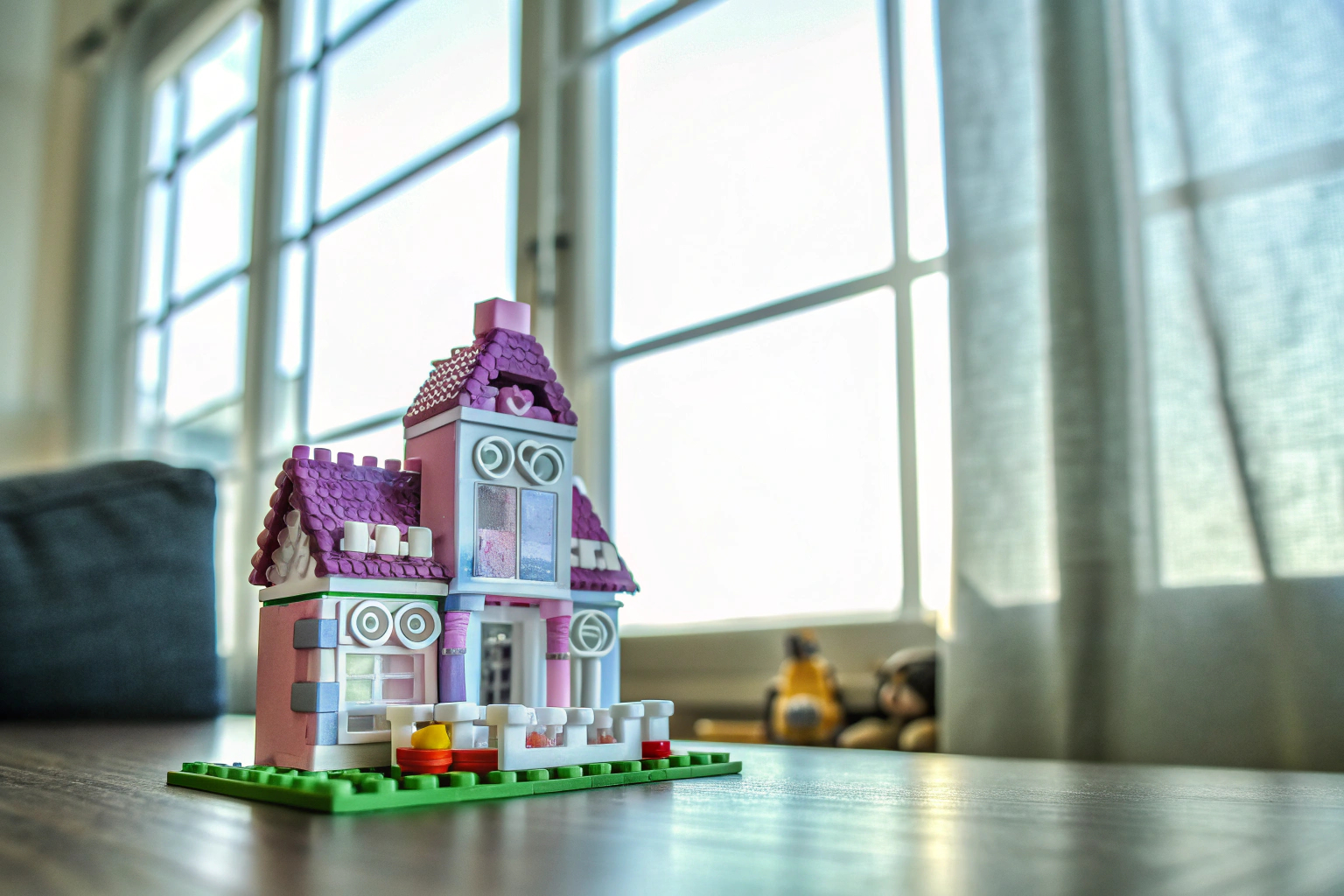 Ein LEGO-Set, das durch personalisierte Bausteine in ein einzigartiges Geschenk verwandelt wurde. Personalisierte LEGO-Geschenkidee