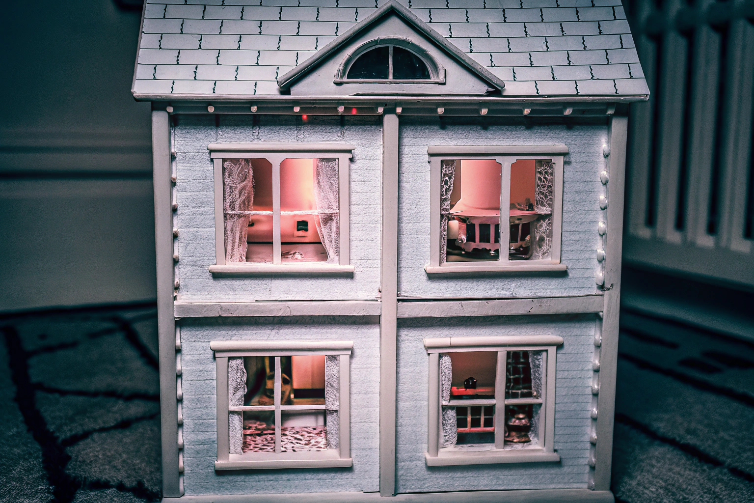 Ein Puppenhaus mit Lichtern, das in jedem Zimmer eine angenehme Atmosphäre schafft. Puppenhaus mit Lichtern