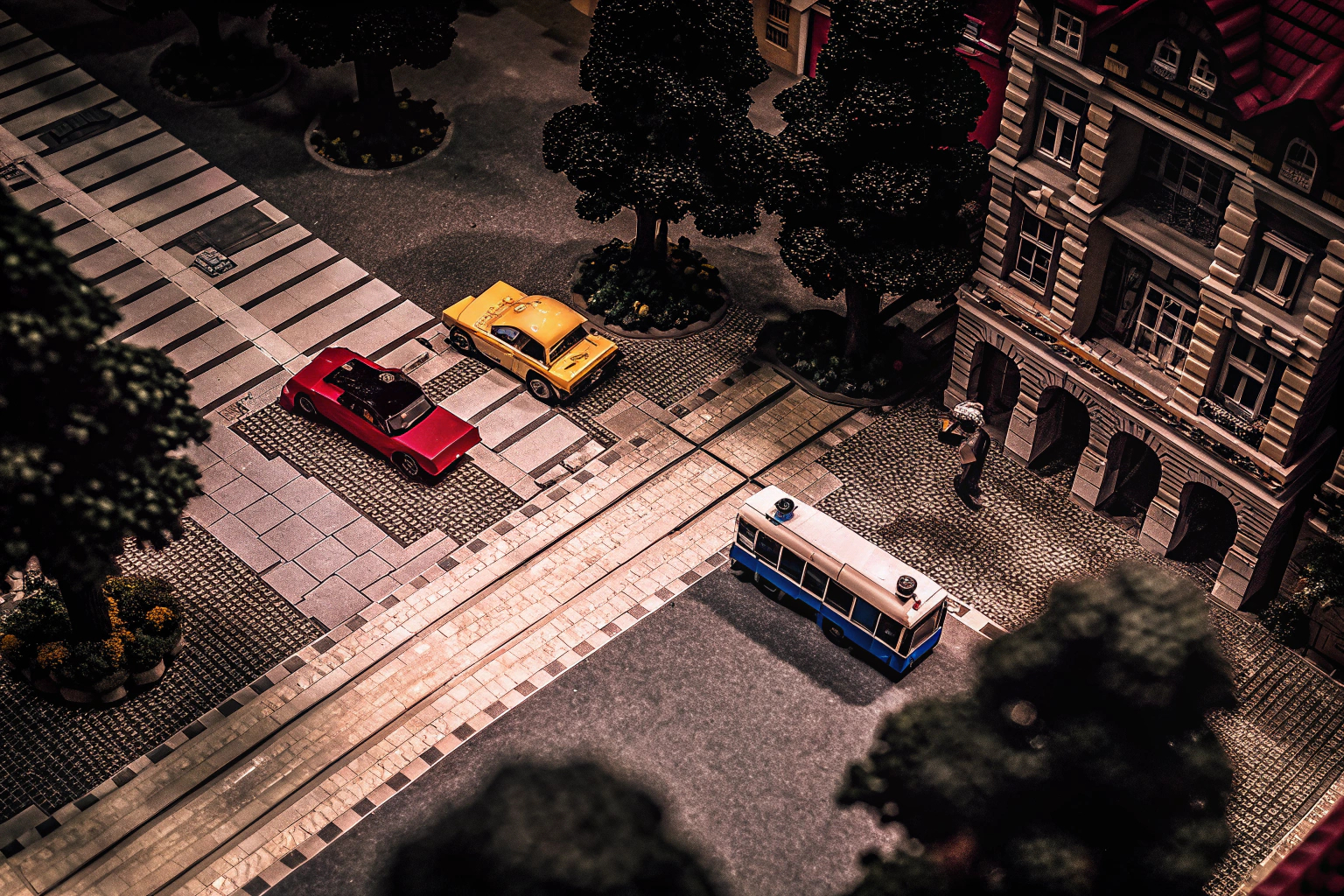 Eine LEGO Stadt mit Straßenkreuzungen und Fahrzeugen LEGO Stadt mit Straßenkreuzungen