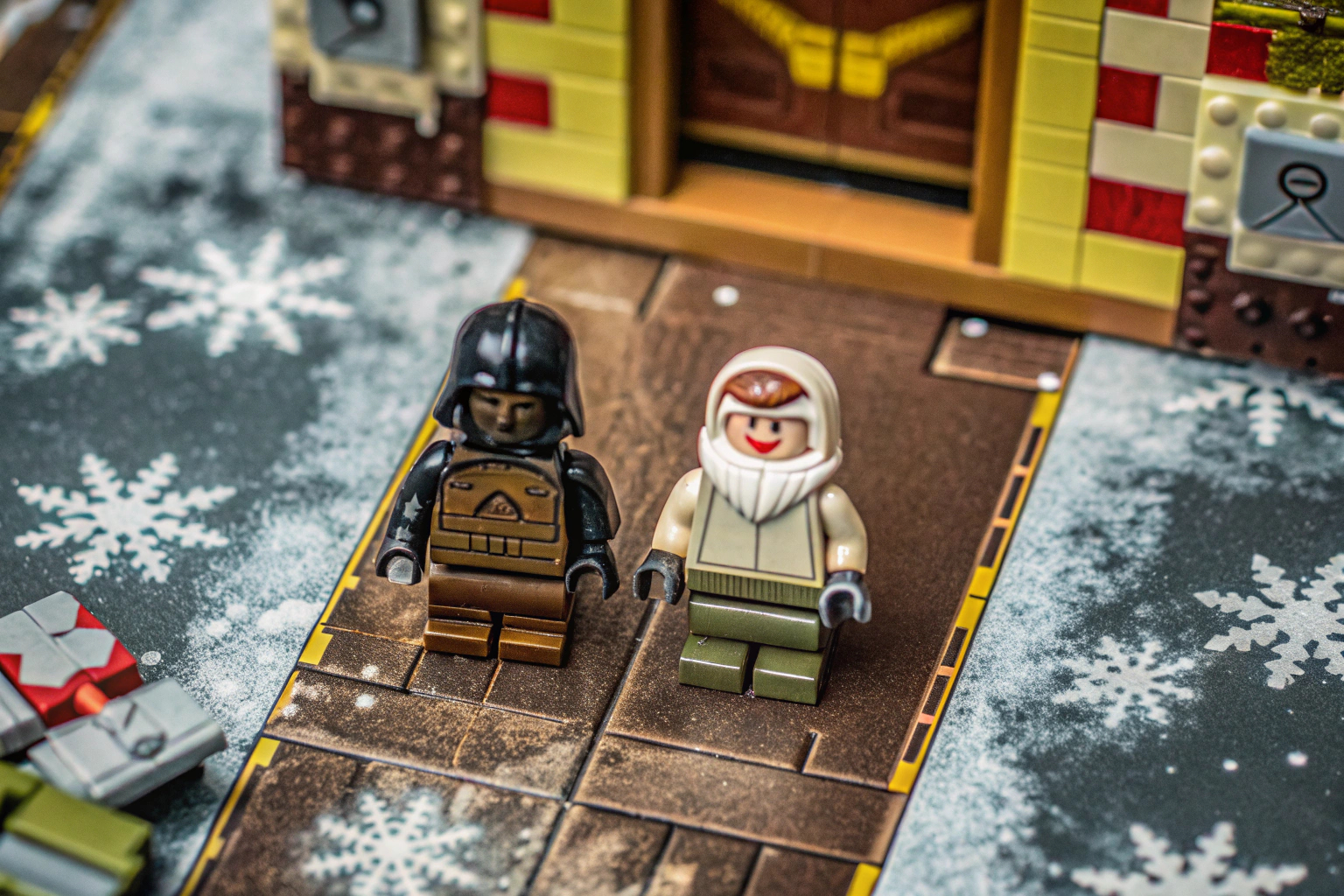 Eine Nahaufnahme des LEGO Star Wars Adventskalenders 2024 mit verschiedenen Minifiguren und Mini-Modellen. LEGO Star Wars Adventskalender 2024 mit Minifiguren