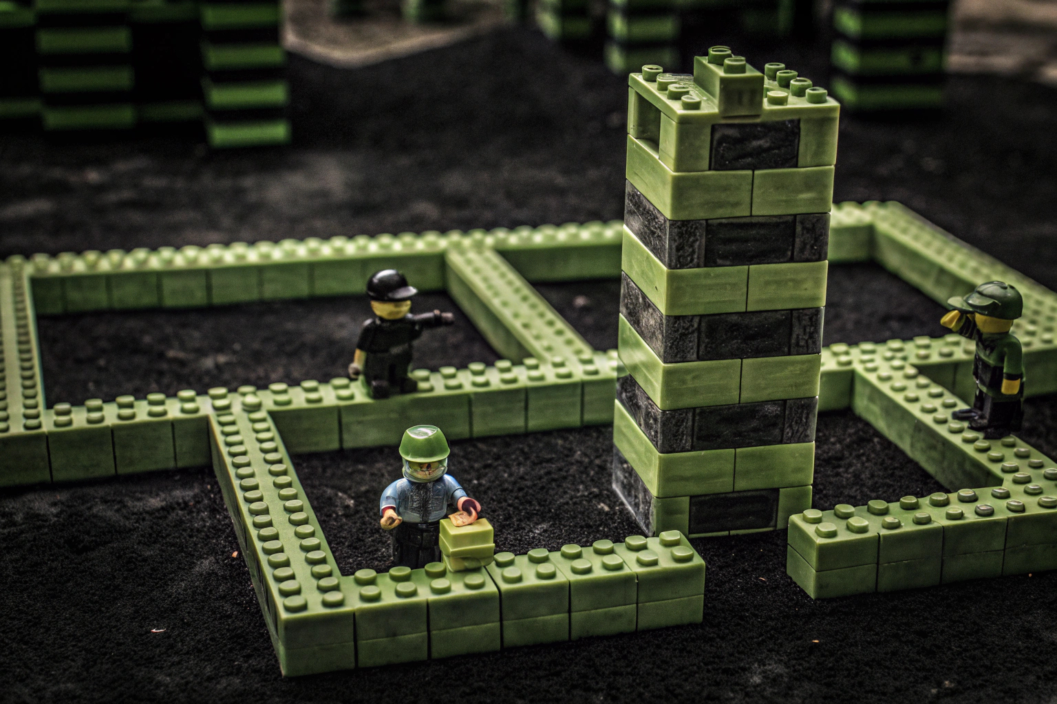 Lego City Polizeischule Spielset mit Hindernisstrecke und verschiedenen Figuren. Lego City Polizeischule