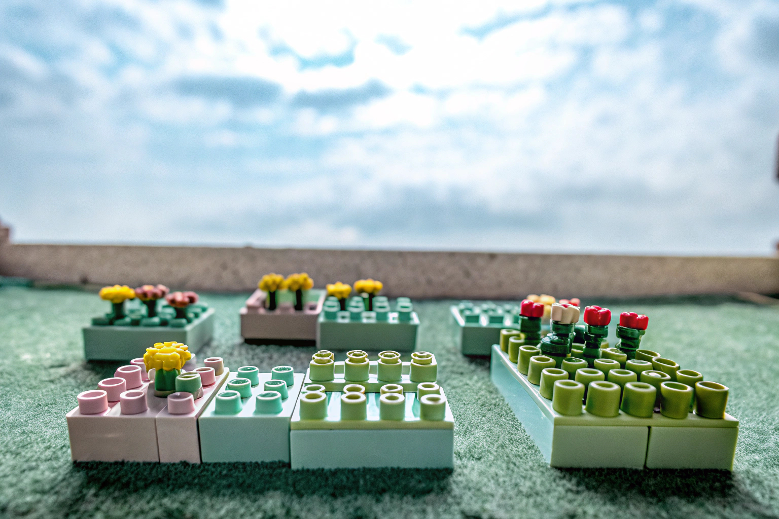 LEGO DUPLO Town Kreativer Blumengarten Set, ideal für fantasievolles Spielen und die Förderung der Fingerfertigkeit. LEGO DUPLO Kreativer Blumengarten